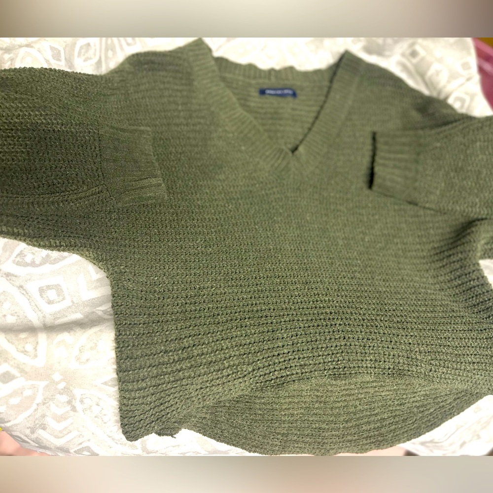 American Eagle- tapered/cropped sweater- green.size S